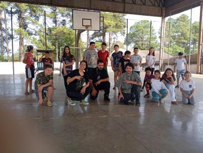 Alunos da Escola Municipal JosÃ© BonifÃ¡cio se preparam para a Noite de AutÃ³grafos com projetos de arte e cultura